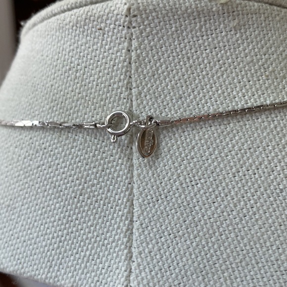Petite and dainty silvertone Avon necklace - Picture 4 of 6
